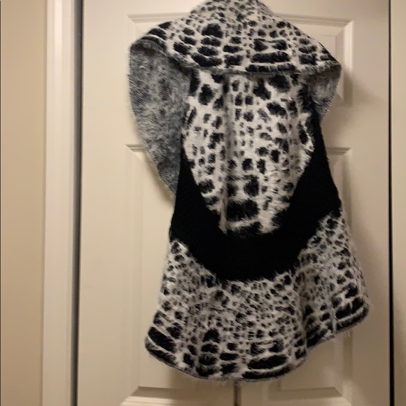 Poncho - Picture 2 of 2